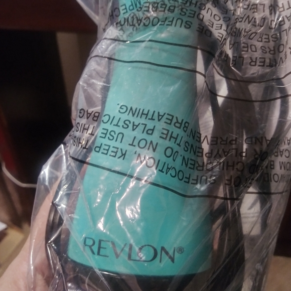 Revlon one step hair dryer n vomumizer - Picture 5 of 5